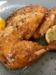Una foto de Pollo asado al limón