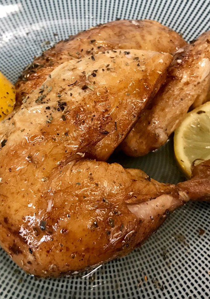 Una foto de Pollo asado al limón