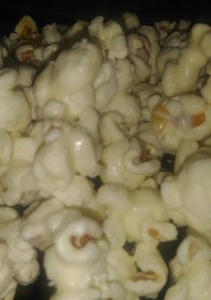 A picture of White Chocolate Popcorn.