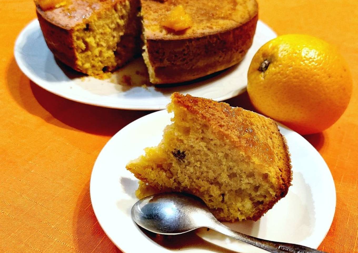Bizcocho de naranja, pasas y ron