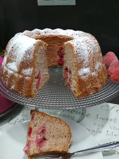 Una foto de Bizcocho casero con fresas