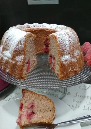Una foto de Bizcocho  casero con fresas