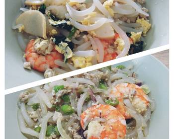 Popular Cuisine  Short Rice Noodles with Shrimps Practical Delicious