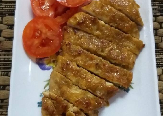 Dada ayam goreng lembut dan moist