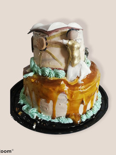 Una foto de Pastel de zanahoria con formas de fondant