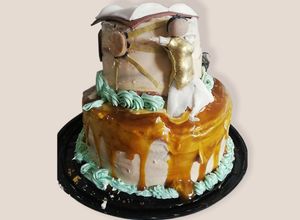 Una foto de Pastel de zanahoria con formas de fondant