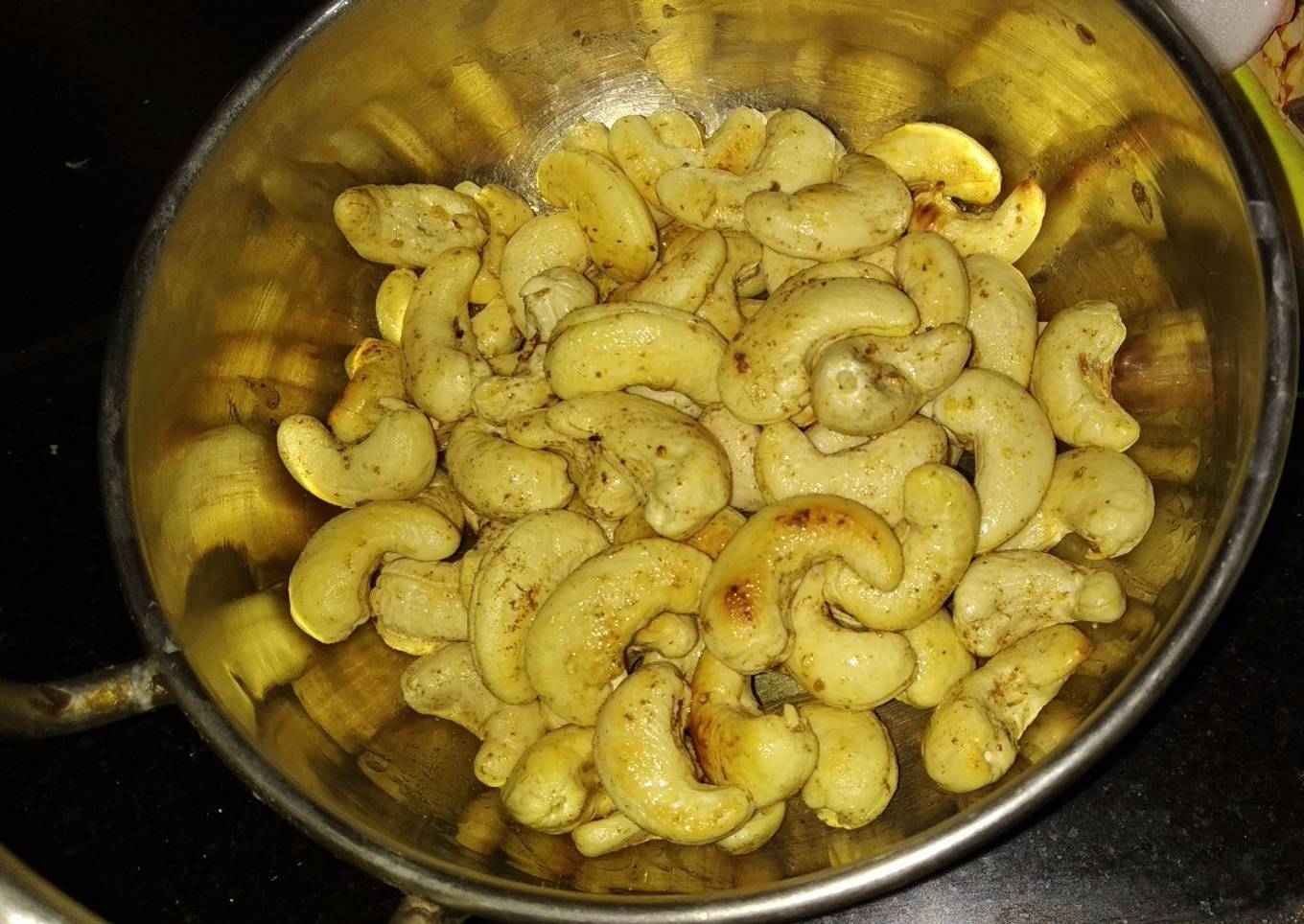 Spiced cashewnuts