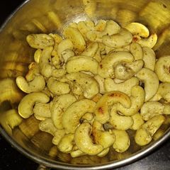 A picture of Spiced cashewnuts.