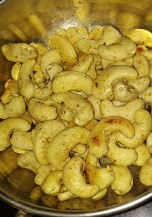 A picture of Spiced cashewnuts.