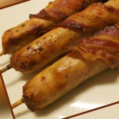 A picture of Big piggies in blankets.