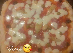 Foto di Pizza casalinga fantasia..con lievitazione lunga..molto buona!