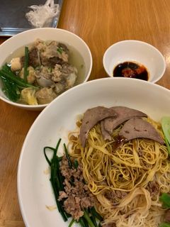 Hình của món Hoành thánh mì.