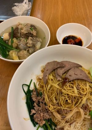 Hình của món Hoành thánh mì.