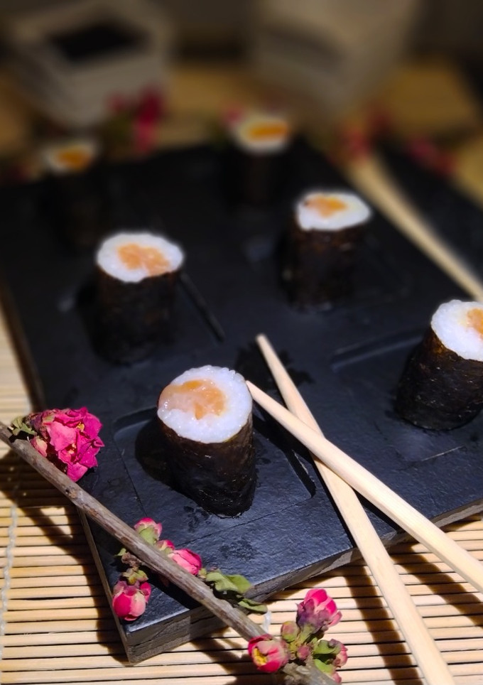 Una foto de Hoso-Maki-Sushi de Salmón Ahumado