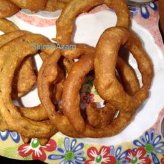 A picture of Onion ring pakora💕پیاز رِنگ پکوڑا💕.