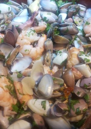 Una foto de Palabritas, Pulpo y Gambas al Ajillo