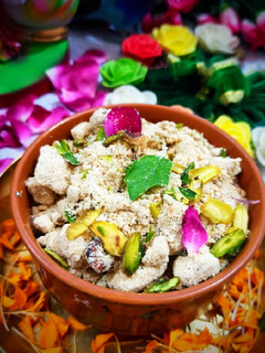सिंघाड़े के आटे की पंजीरी(Singhade ke aate ki panjiri recipe in hindi) रेसिपी मुख्य फोटो