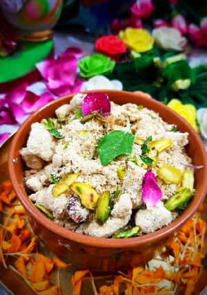 सिंघाड़े के आटे की पंजीरी(Singhade ke aate ki panjiri recipe in hindi) रेसिपी मुख्य फोटो
