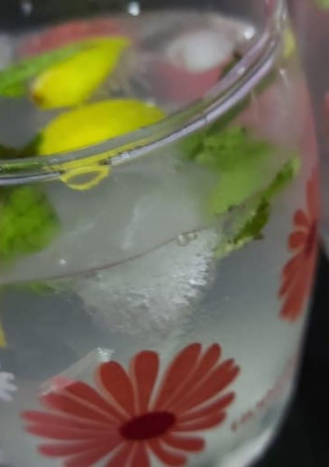 મોઇતો(mojito recipe in Gujarati) રેસીપી મુખ્ય ફોટો