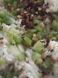 Arroz  cocido con melón, hojuelas de chile y licor de anís