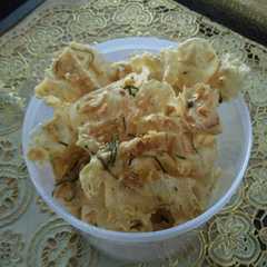 A picture of Peyek rebon kriuk kriuk.