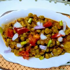 A picture of White dry peas curry.