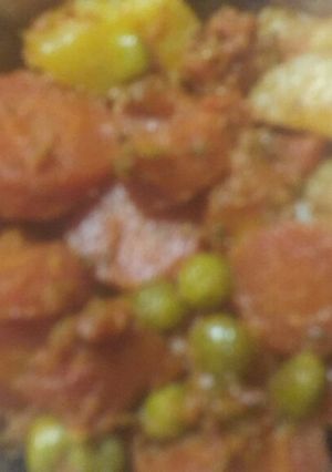 A picture of Gazar Aloo Matar.