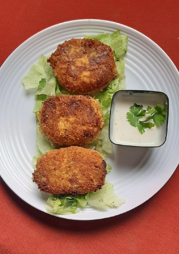 Una foto de Croquetas de papa, brócoli y salsa blanca