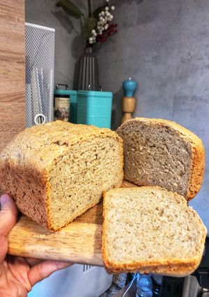 Foto principal de Hogaza de pan de semillas de girasol y salvado de avena con pani