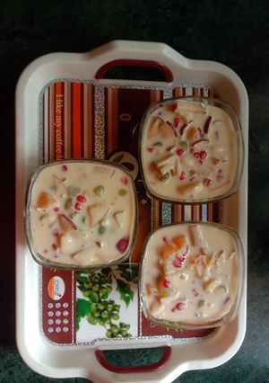 A picture of Fruit Custard.
