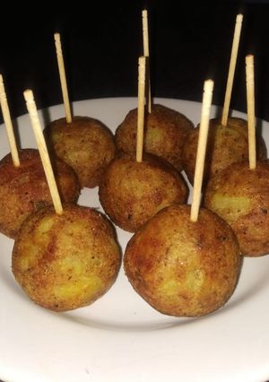 કાચા કેળા નાં લોલીપોપ(Banana lollipop Recipe in Gujarati) રેસીપી મુખ્ય ફોટો