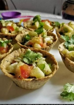 পাইনআপেল সালসা দিয়ে মেথি মাঠরি কাপ (Pineaapple salsa mathri cuo recipe in Bengali) রেসিপির প্রধান ছবি