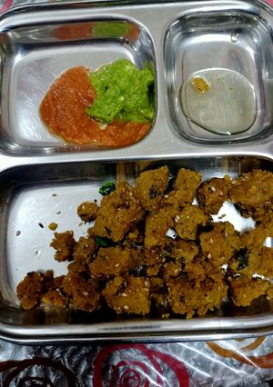 મેથી દૂધી કોથમીર ના મુઠીયા (Methi Dudhi Kothmir Muthiya Recipe In Gujarati) રેસીપી મુખ્ય ફોટો