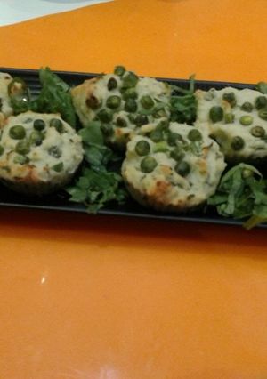 પાલક વટાણા મફીન્સ(palak vatana maffins recipe in Gujarati) રેસીપી મુખ્ય ફોટો