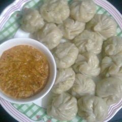 A picture of Chicken/Veg momos with chilli garlic sauce :).