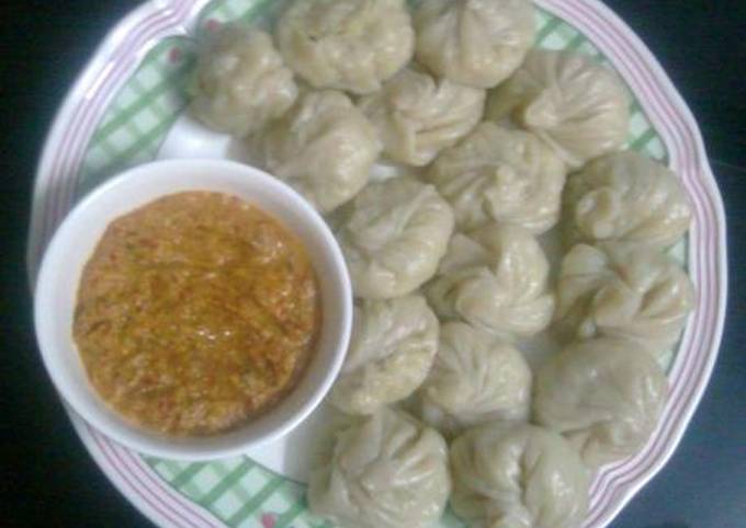 Chicken/Veg momos with chilli garlic sauce :)