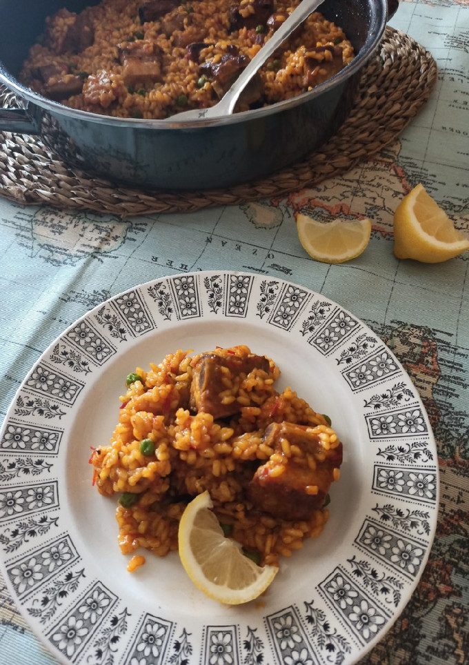 Una foto de Arroz con costillas