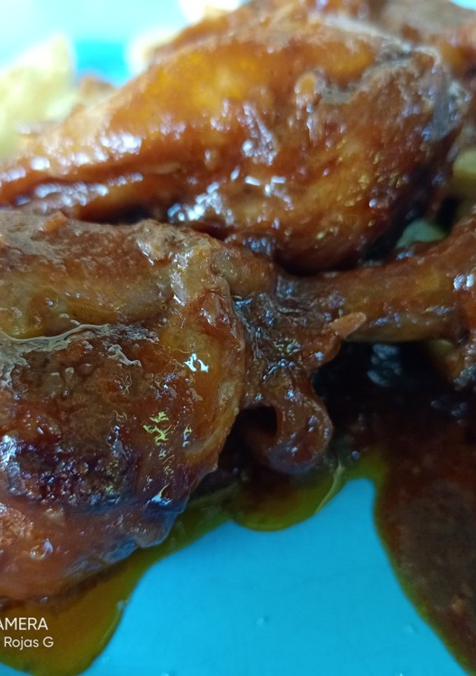 Una foto de Muslitos de pollo, con chocolate
