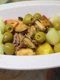 Ensalada de atún con mejillones, mango y melón