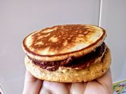 Una foto de panqueques de garbanzo