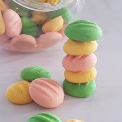 A picture of German Cookies.