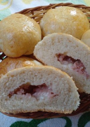 Una foto de Panes rellenos salados