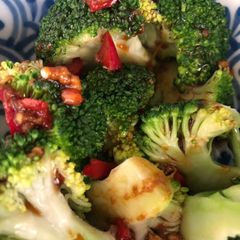 A picture of Chilli and garlic broccoli.