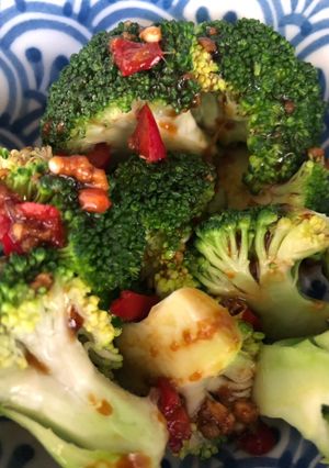 A picture of Chilli and garlic broccoli.
