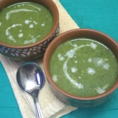 A picture of Cream of spinach soup.