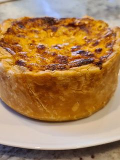 Una foto de Quiche de gambas, puerros y calabacín