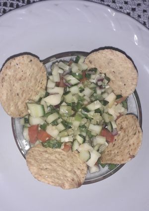 Una foto de Pico de gallo con pepino y guayaba