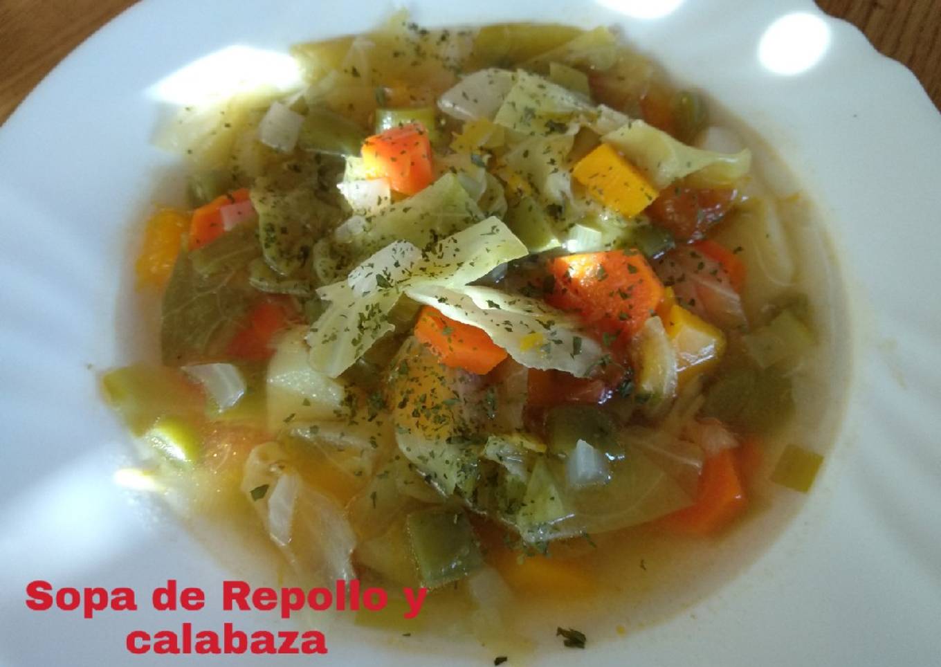 Sopa de Repollo y calabaza en olla de cocción lenta