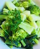 Bông cải xanh luộc hết không bỏ thân và lá