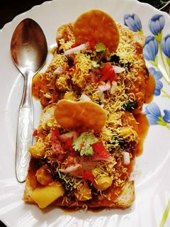 छोले ब्रेड चाट (Chole Bread chaat रेसिपी मुख्य फोटो